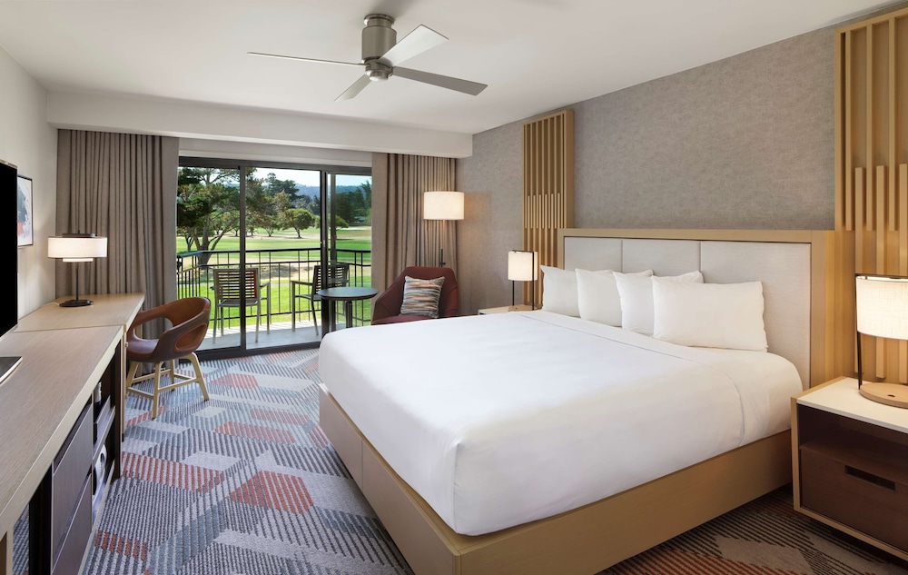 Room, King Bed, Golf Course View, Patio