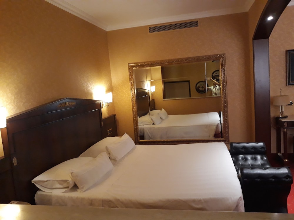 Hotel Motel Luna 6/25