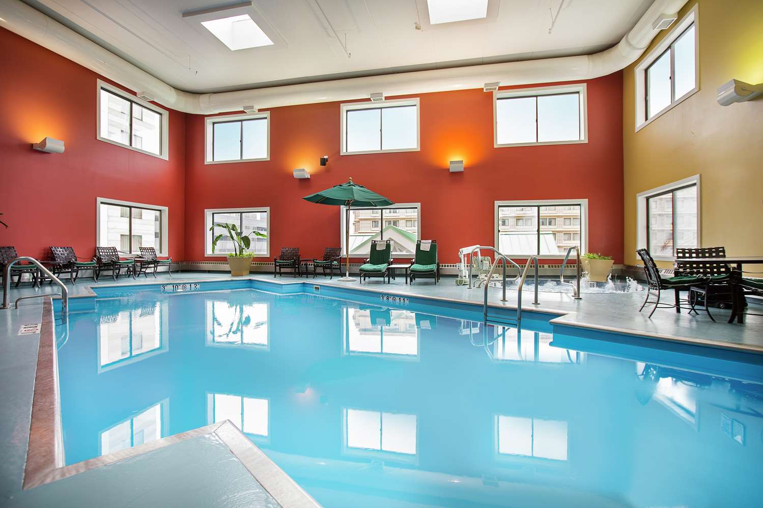 swimming pool spa