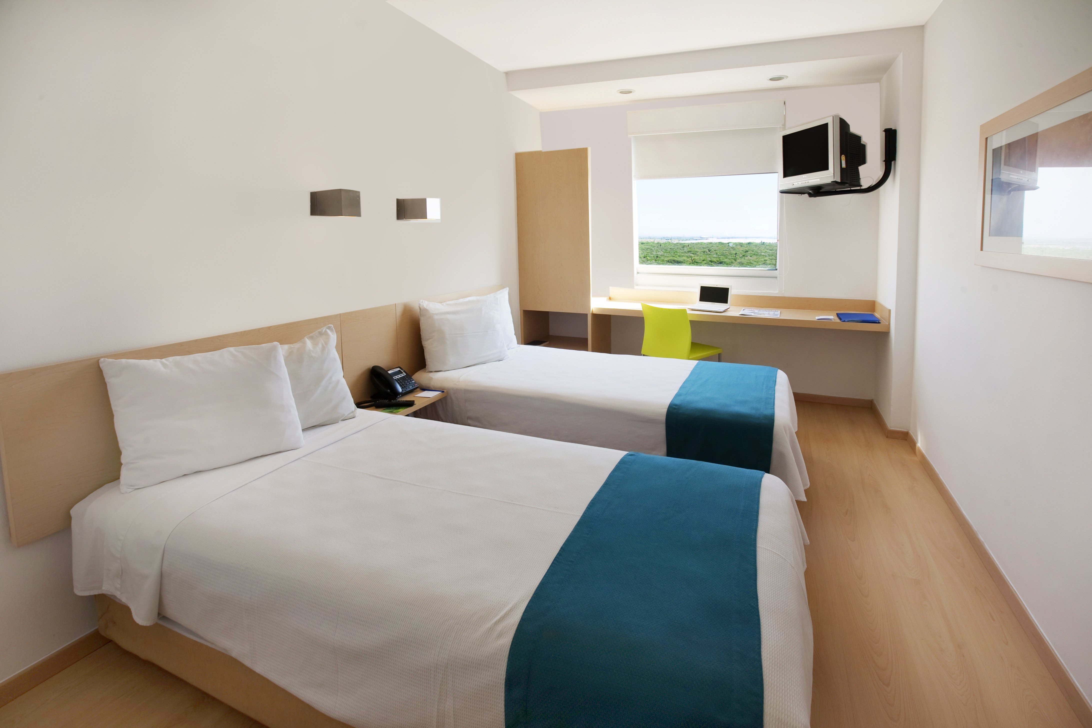 Superior, Twin Beds