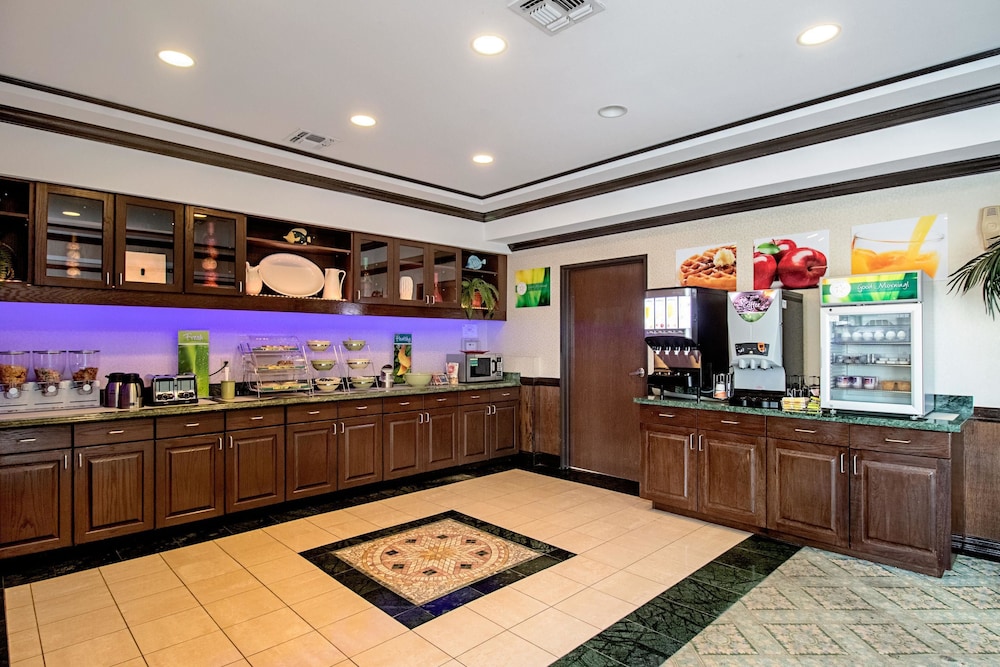 Quality Inn & Suites Robstown TX 2/23