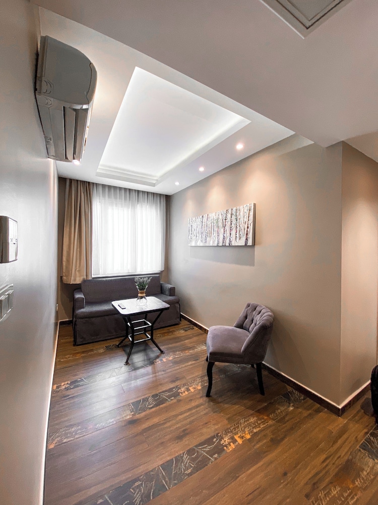 B Guest Hotel 37/66