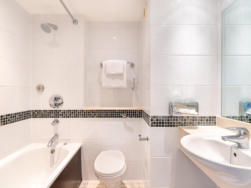 Mercure Maidstone Great Danes Hotel 73/75