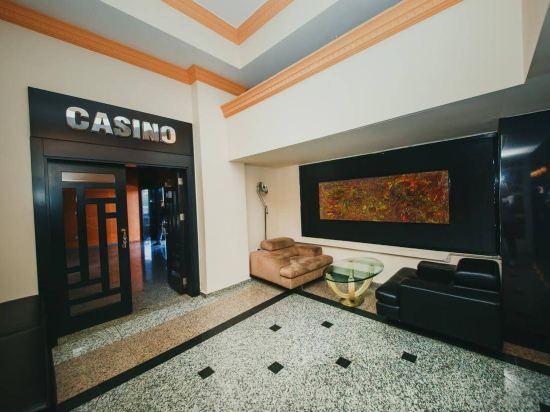 City Royal Hotel and Casino 13/15