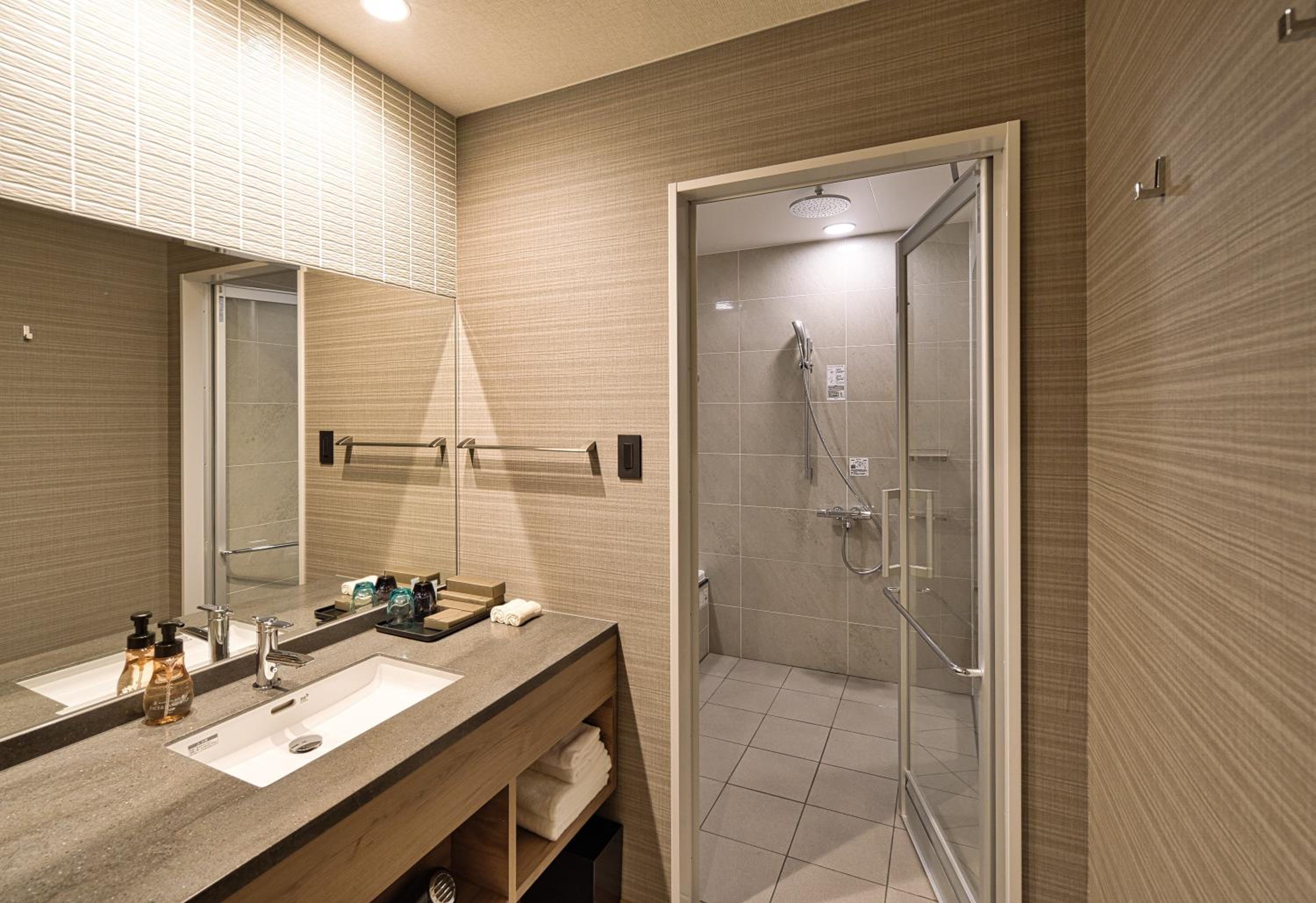 جناح، Winery Hotel & Condominium Hitohana 10/10