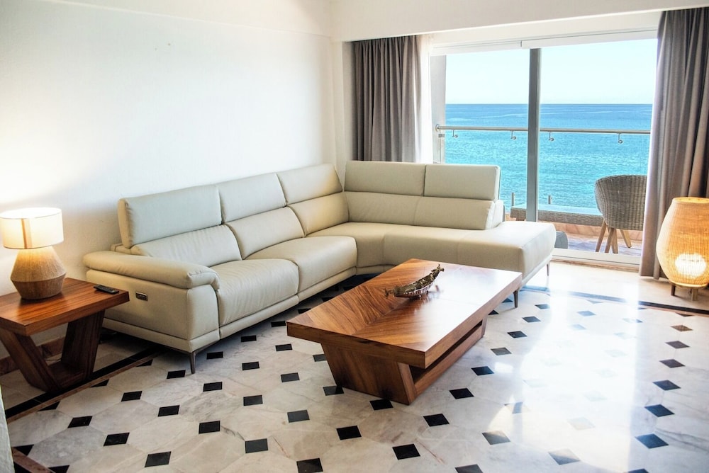 Hotel San Carlos Plaza, Beach & Convention Center 36/58