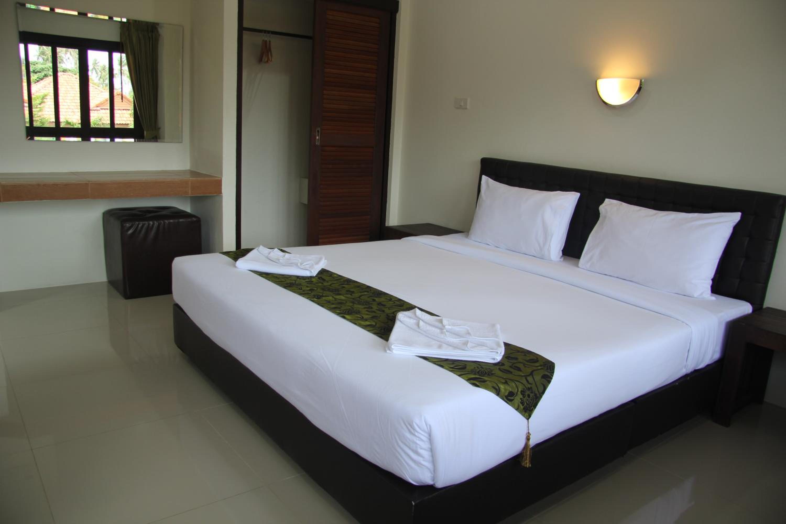 DELUXE, DOUBLE BED