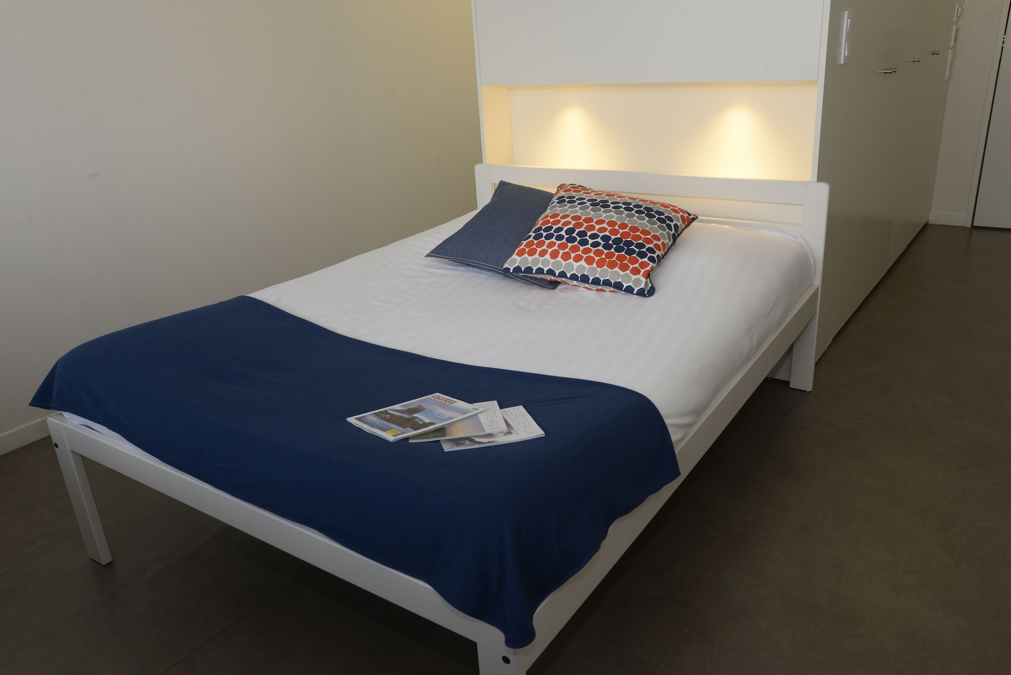 STUDIO, DOUBLE BED