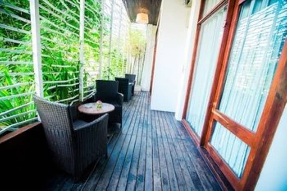 Monsoon Riverside Hotel 27/31