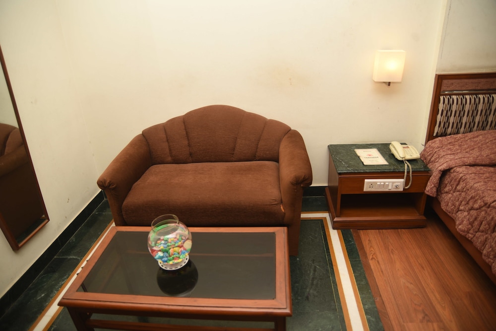 Maurya Hotel 44/66
