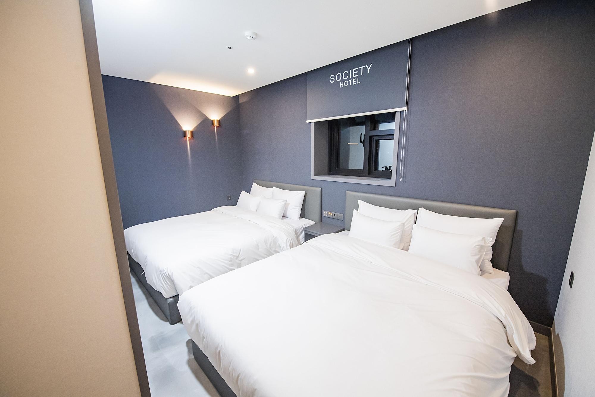 Hotel Society 17/54