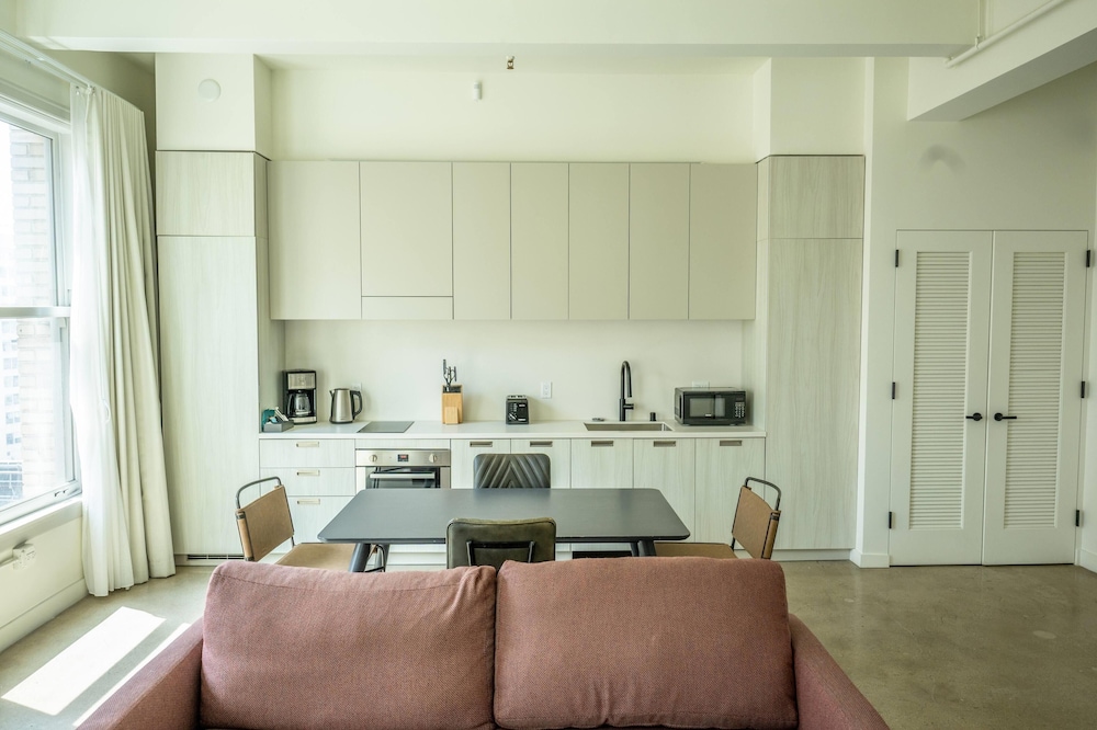 Reside Craftsman Los Angeles, a Wyndham Residence 34/48