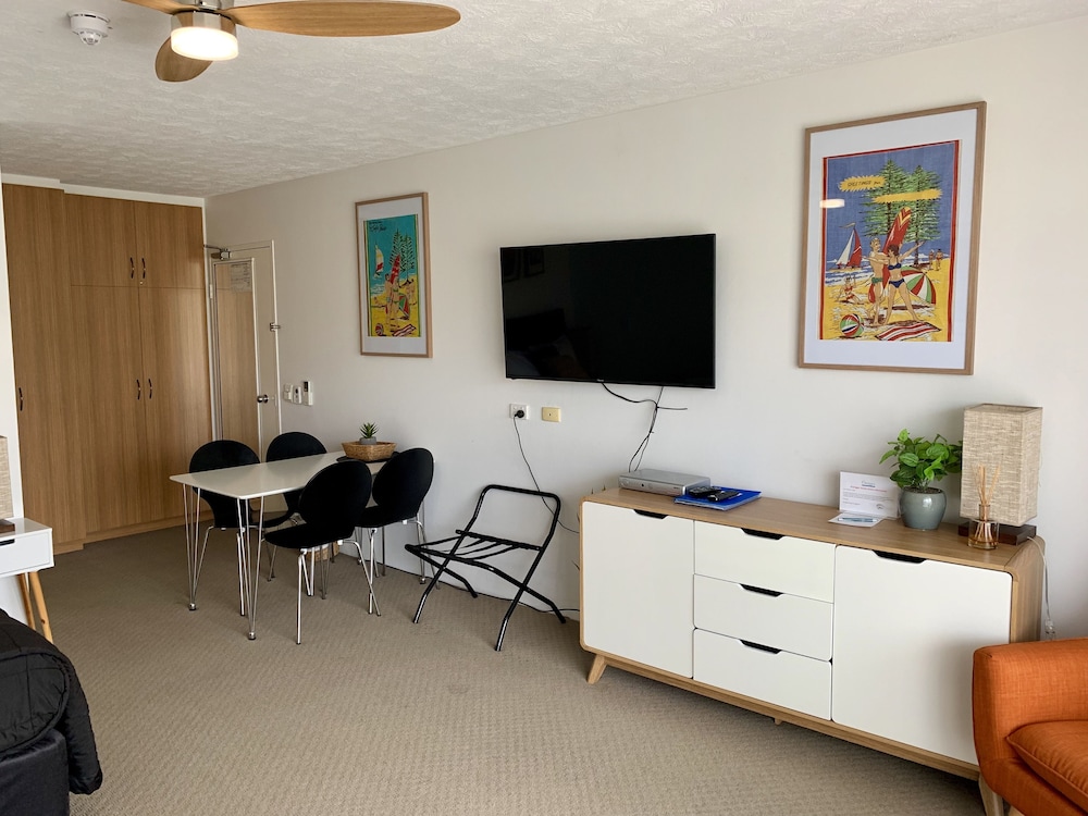 Outrigger Resort 61/76