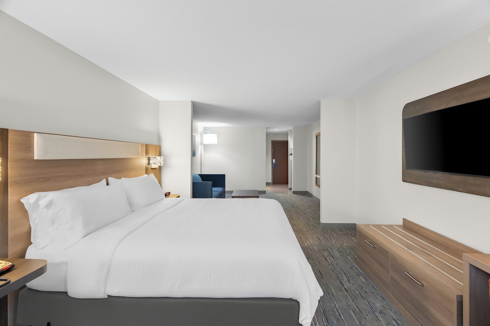 Suite, King Bed, Extra Floor Space