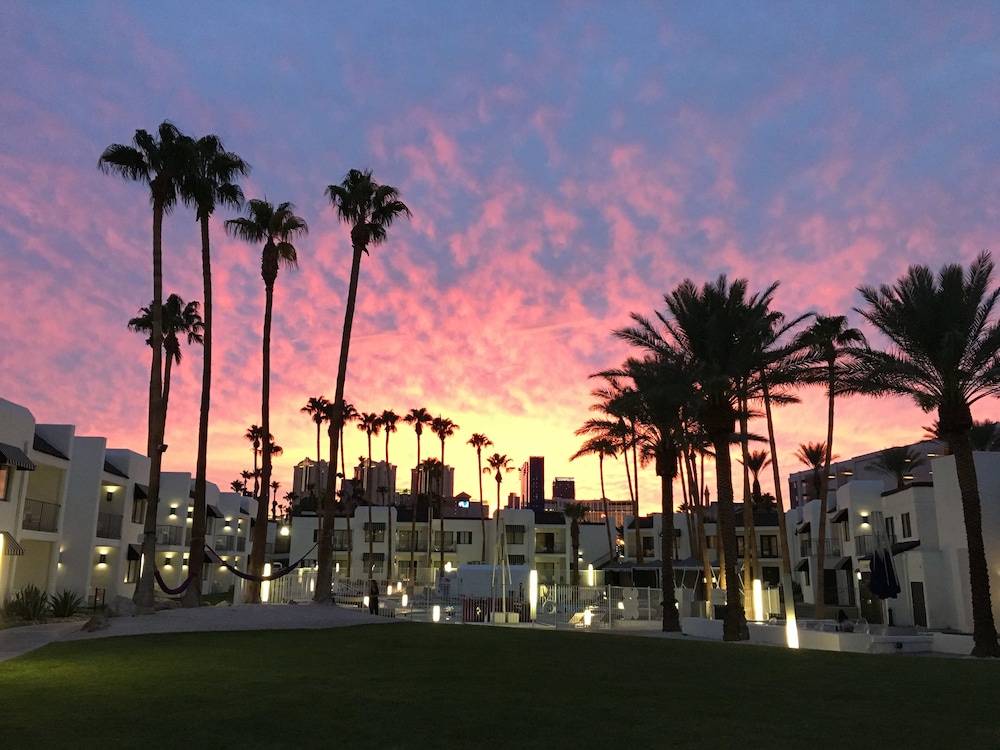 Serene Vegas Boutique Hotel 44/50