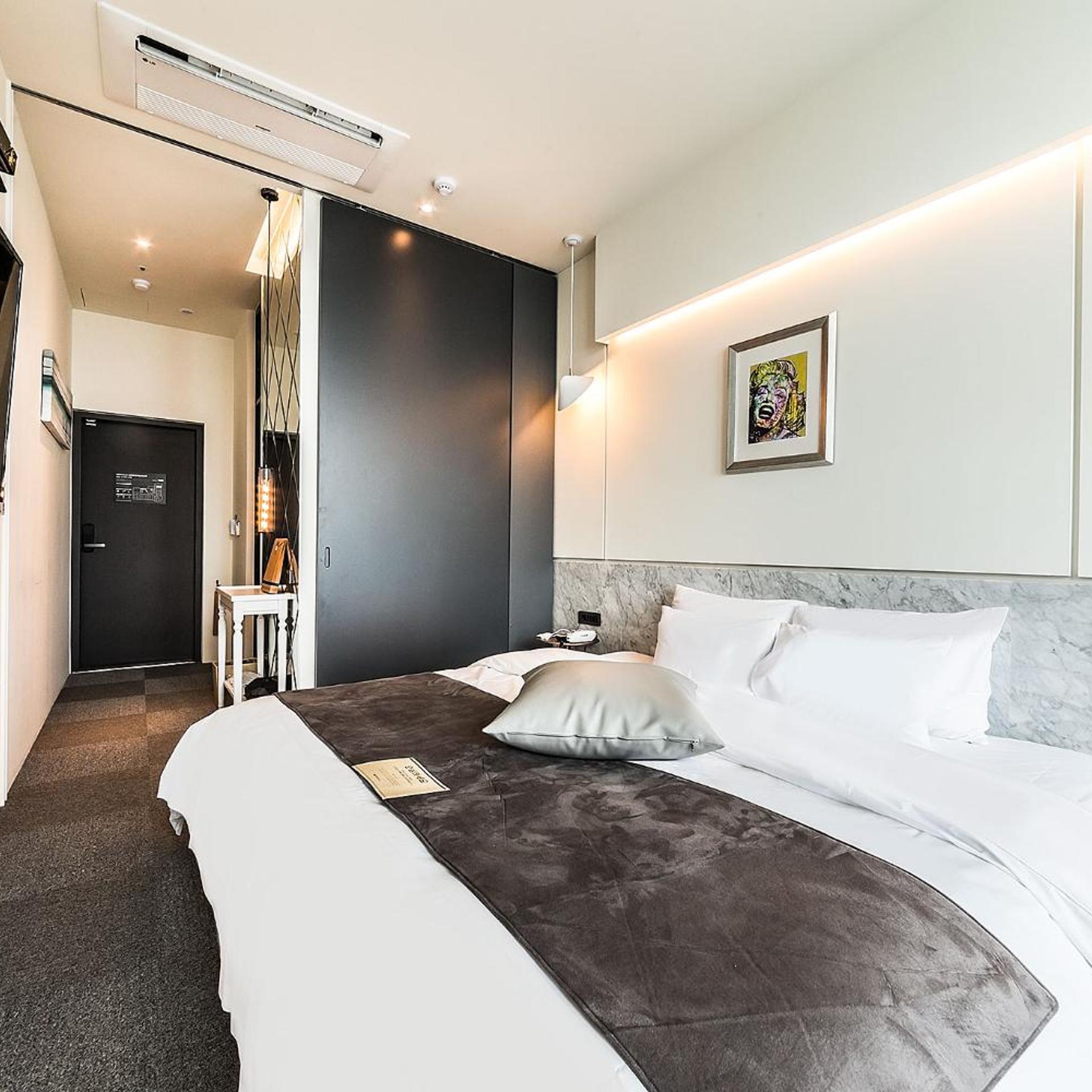 Standard, King Bed, Sea View, H Avenue 9/10