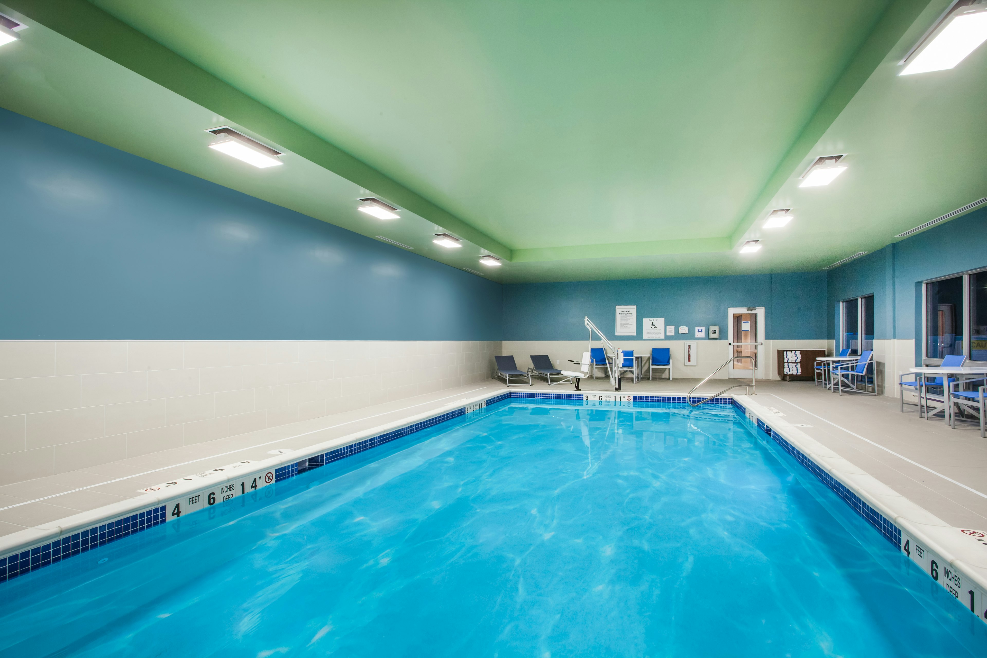 Holiday Inn Express & Suites Queensbury - Lake George Area 35/71