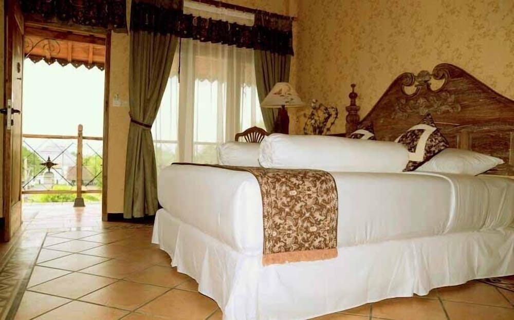 Omah Sinten Heritage Hotel & Resto 9/19