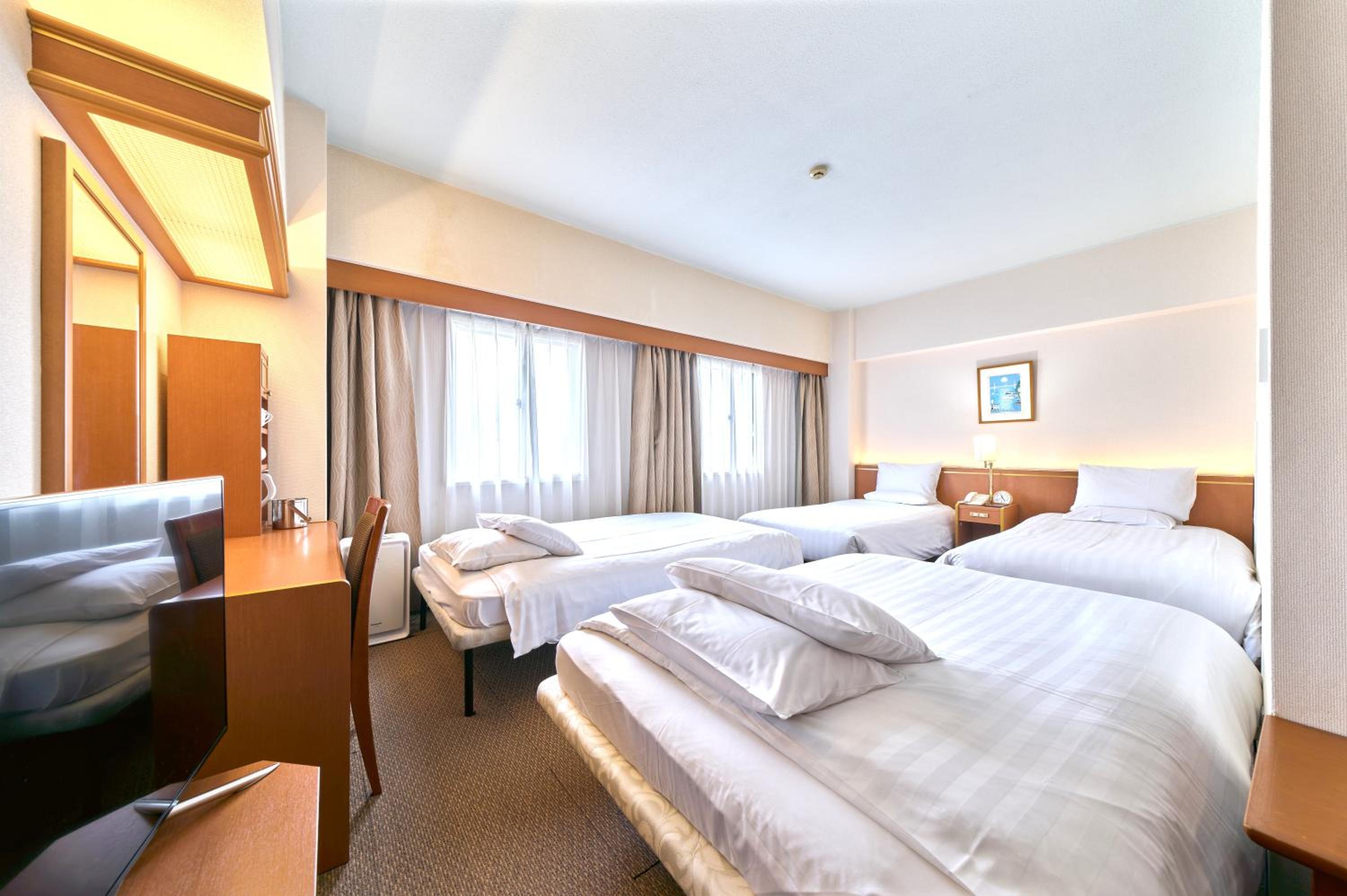 ROOM, QUADRUPLE