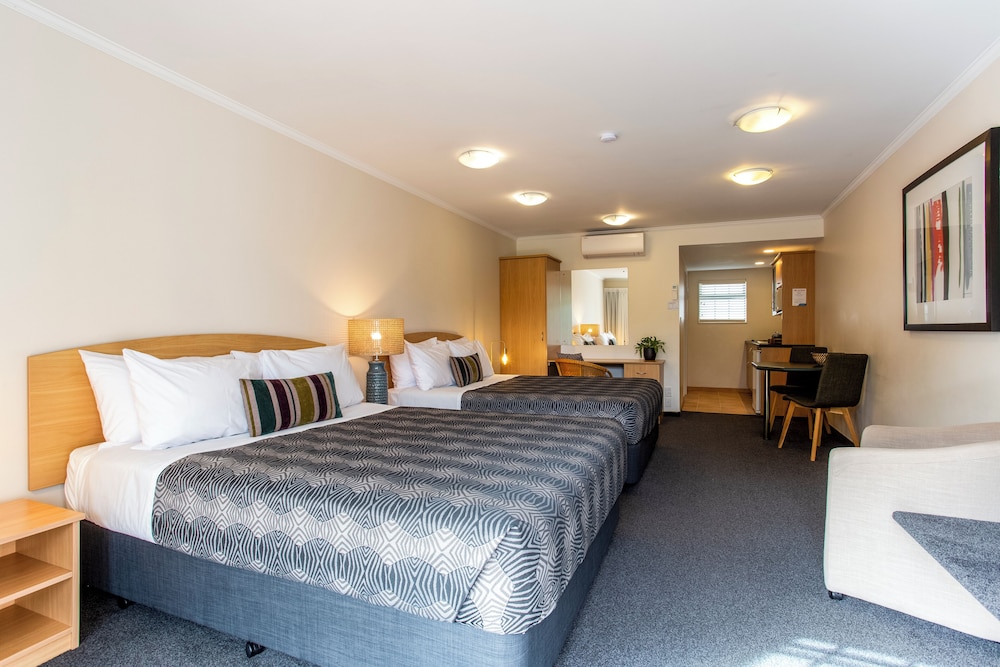 DELUXE, TWIN BEDS