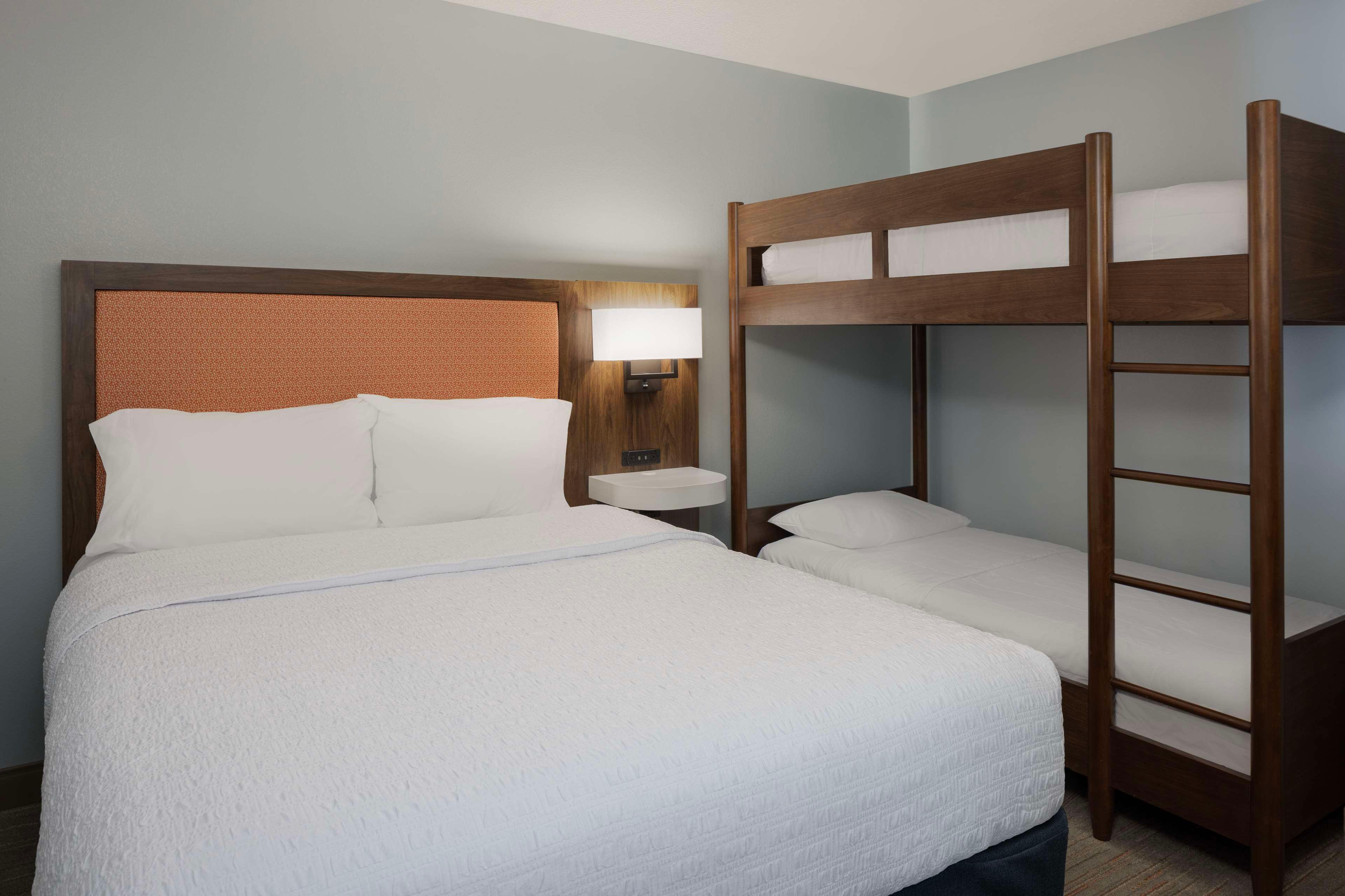 2 BEDROOMS, SUITE, KING OR QUEEN BED, BUNK BEDS, OCEAN FRONT