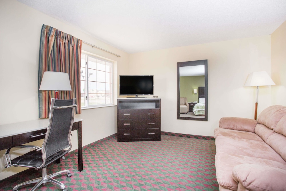Days Inn by Wyndham Lexington NE 39/46