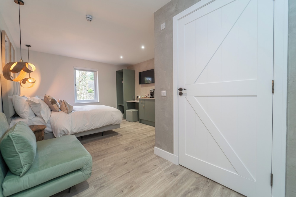 1 BEDROOM, EXCLUSIVE, STUDIO, SUITE, PARK VIEW