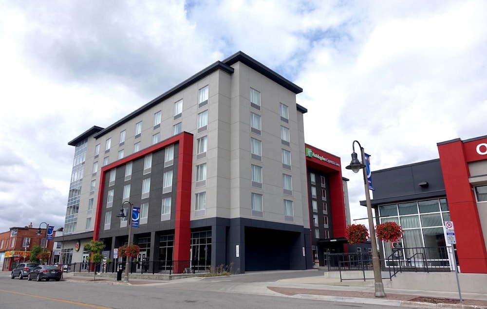 Holiday Inn Express Suites Oshawa Downtown Toronto Area 3/56