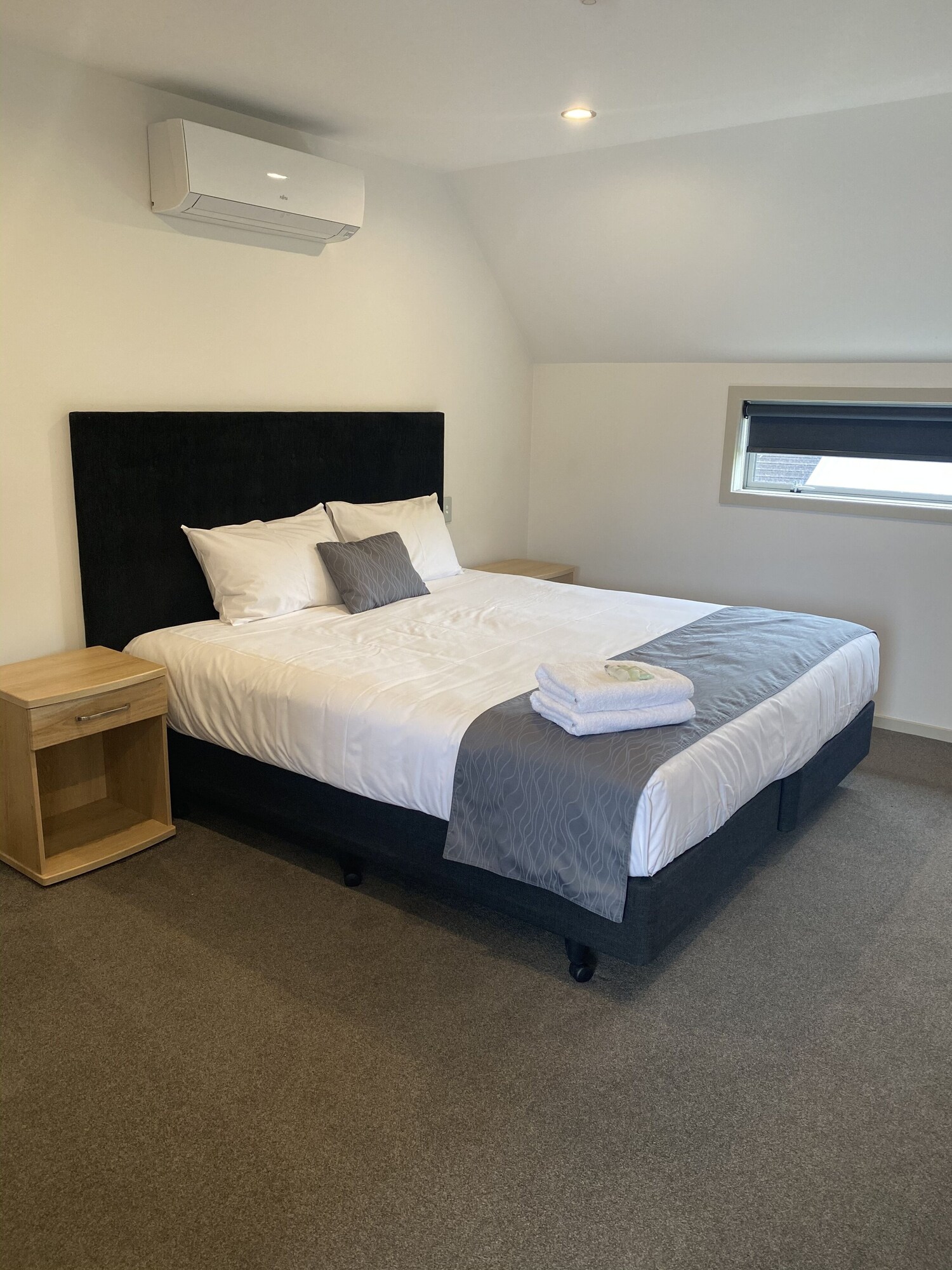 PREMIUM, STUDIO, KING BED
