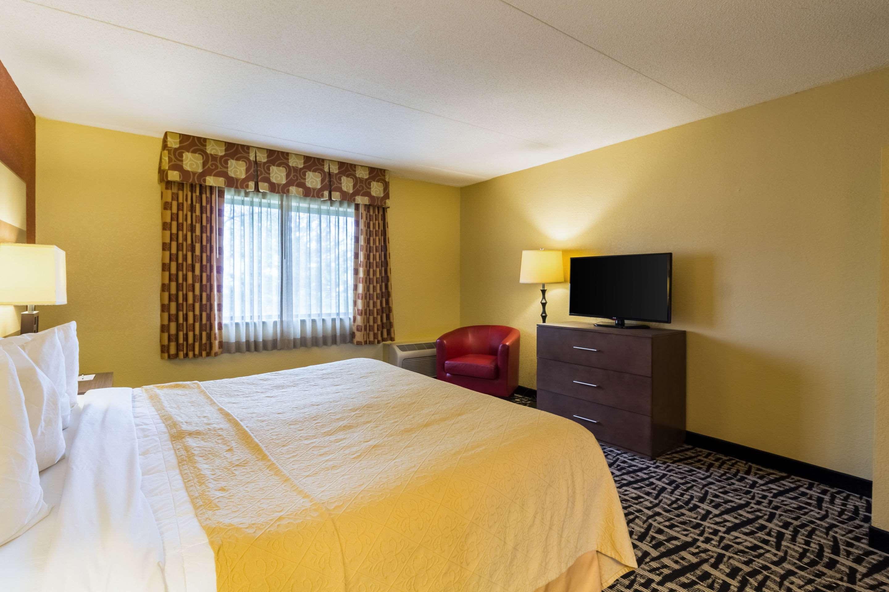 BUSINESS, SUITE, KING BED