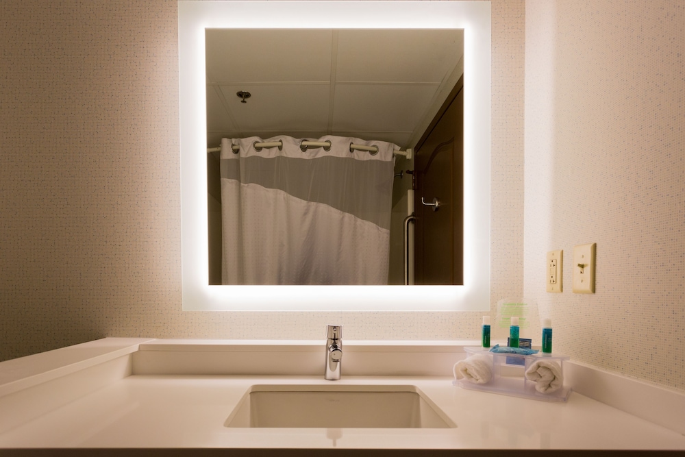 Holiday Inn Express Hotel And Suites Reading 23/48