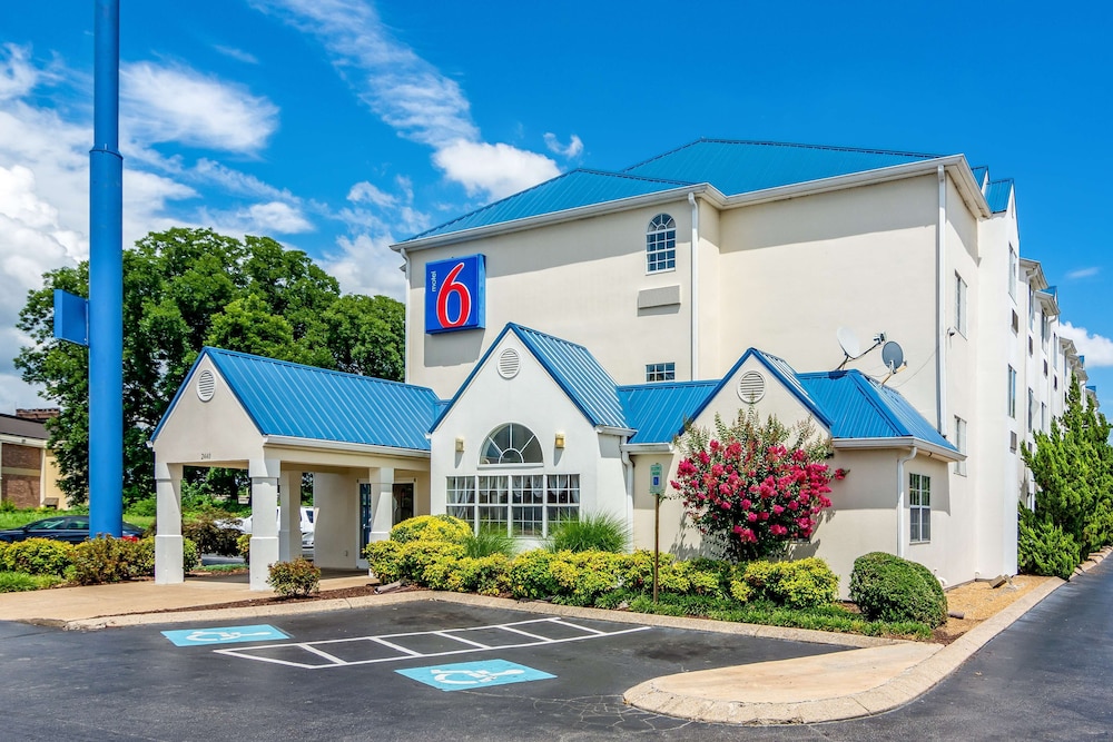 Motel6 Chattanooga, TN - Downtown 35/40