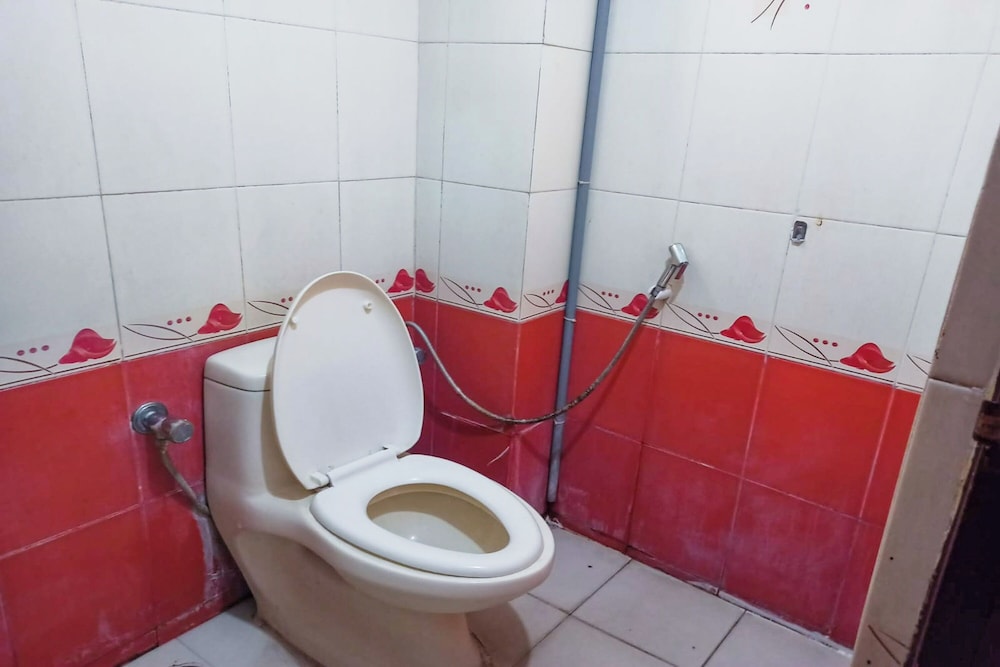 Oyo 12083 Hotel Champion Inn 24/25