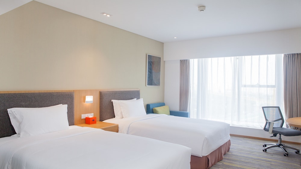 Holiday Inn Express Chengdu Airport Zone 22/75