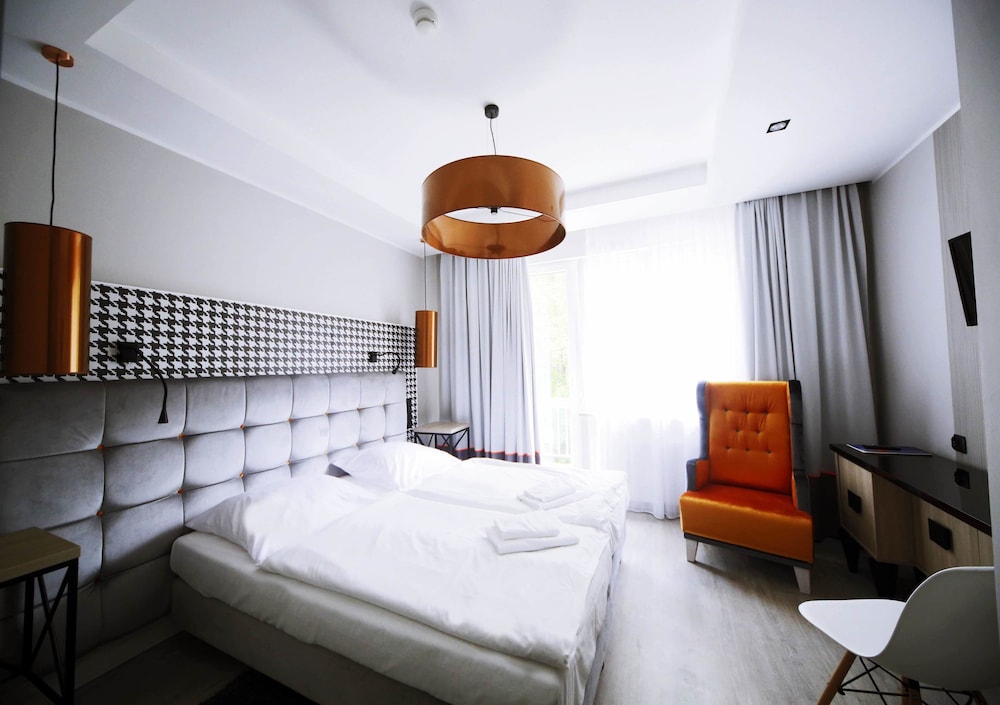 ROOM, DOUBLE OR TWIN BED, BALCONY