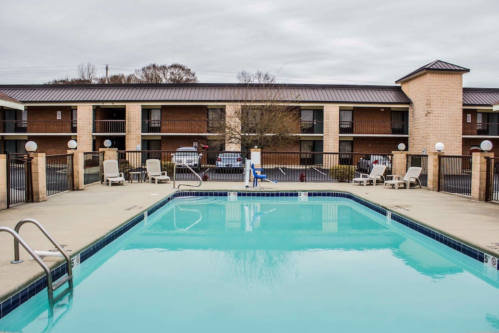 Quality Inn Kinston Hwy 70 1/33