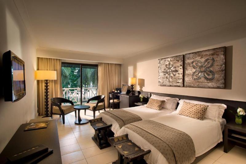Standard Room, Labadi Beach Hotel 2/2