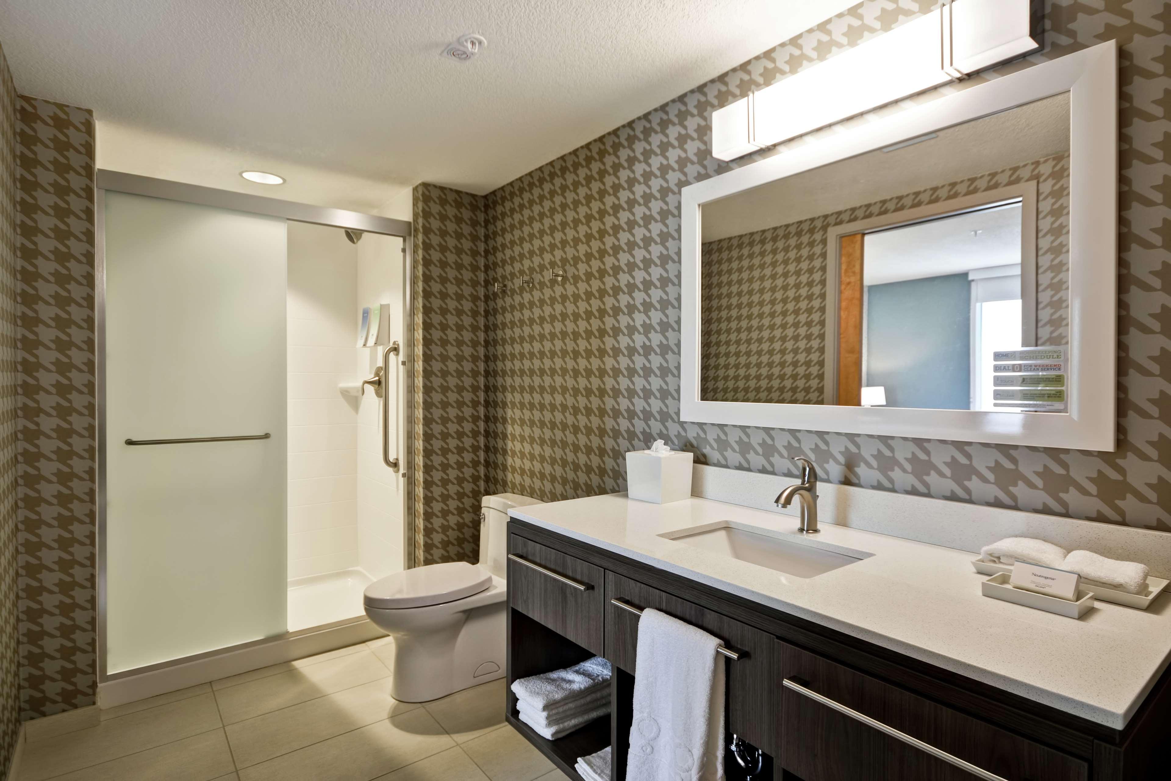 1 BEDROOM, SUITE, KING BED