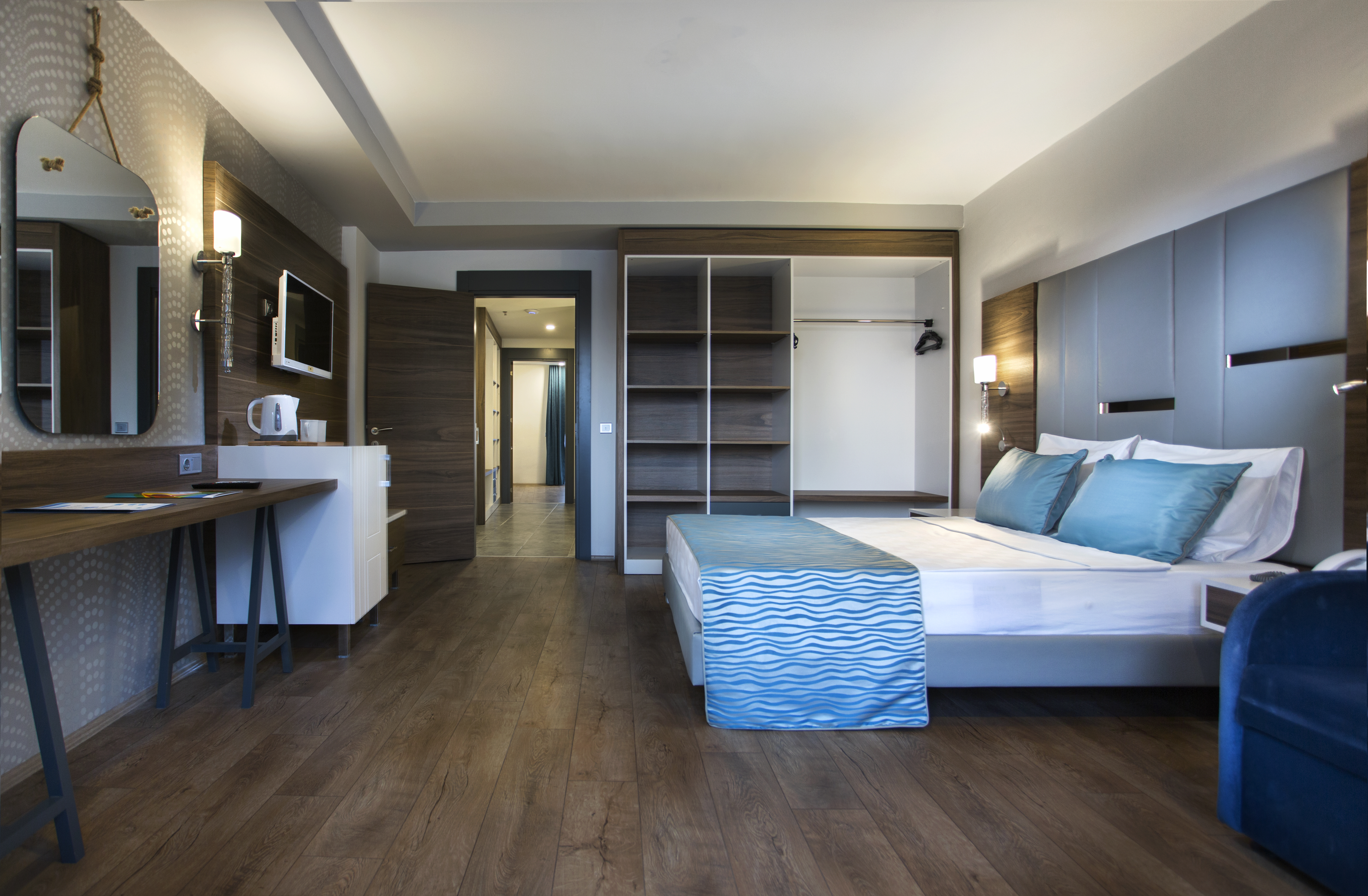 2 Bedrooms, Swim Up