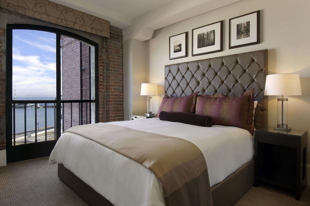 Fairmont Heritage Place Ghirardelli Square 13/50