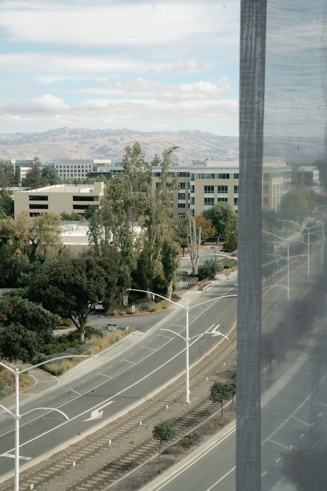AC Hotel by Marriott Sunnyvale Moffett Park 22/48
