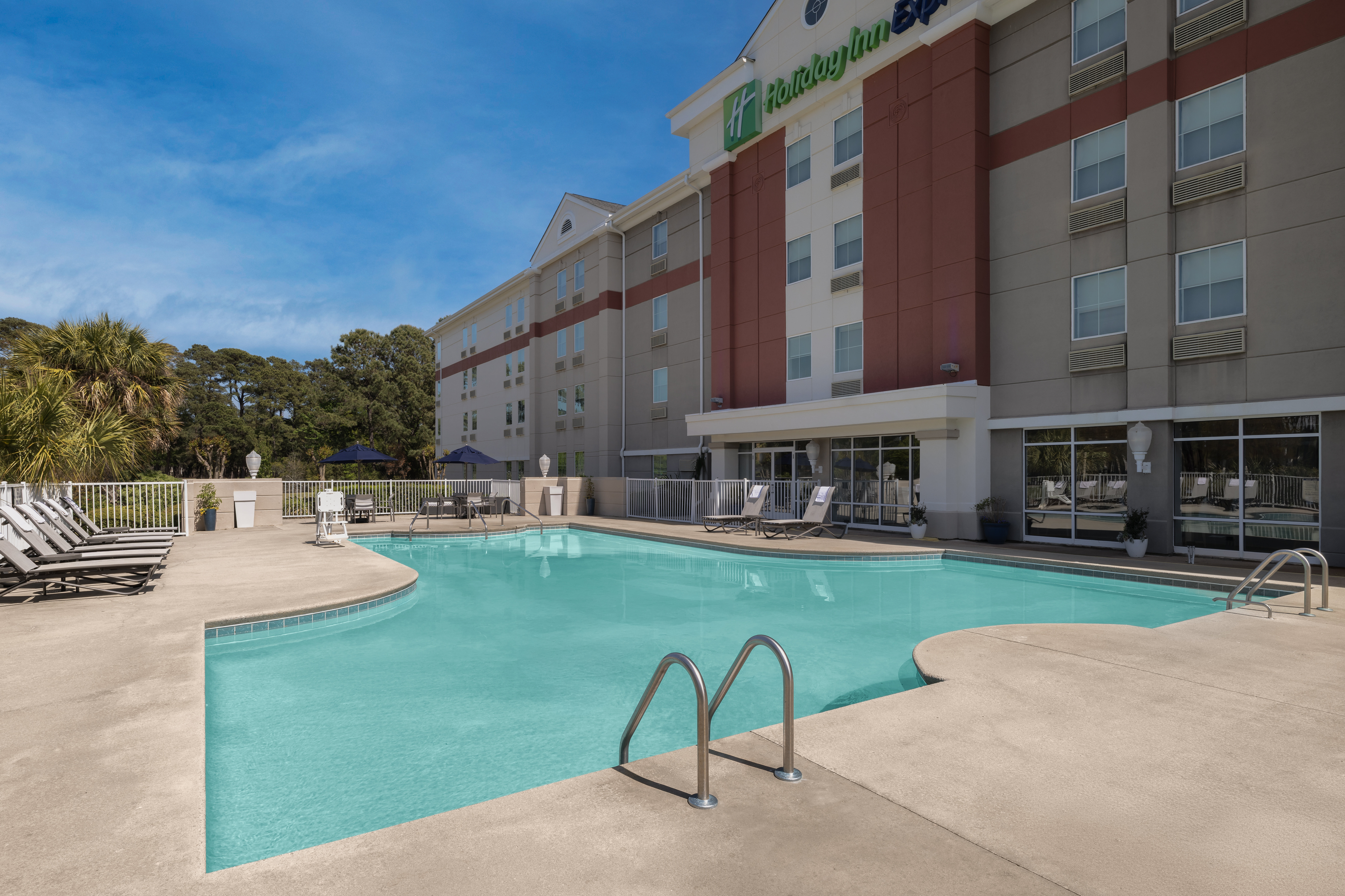 Holiday Inn Express Myrtle Beach-Broadway at the Beach 53/56