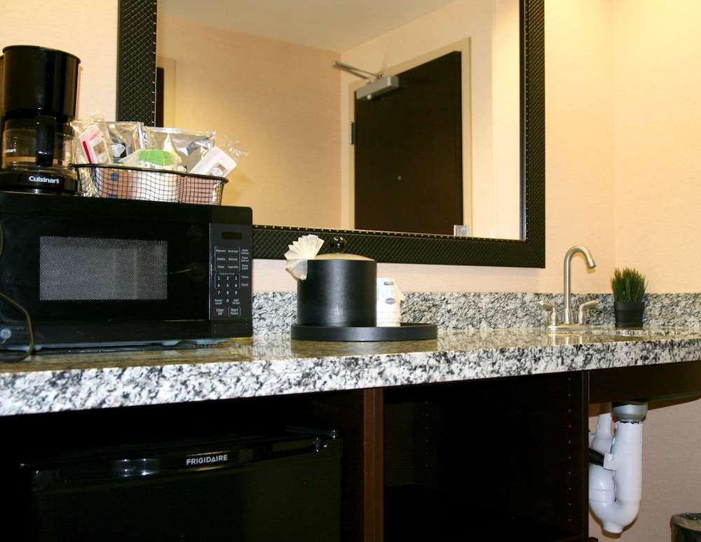 Hampton Inn and Suites Salt Lake City / Univ Foothill Dr UT 66/69