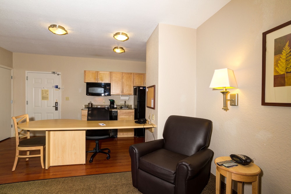 Candlewood Suites Ft Myers I 75 26/40