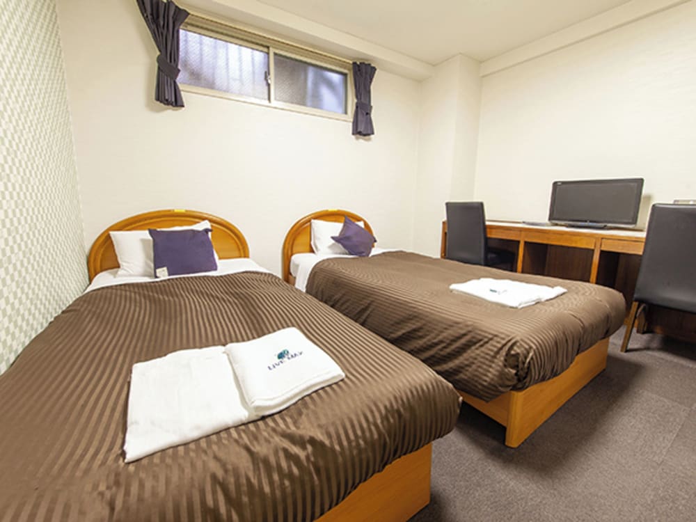 ROOM, TWIN BEDS, SMOKING