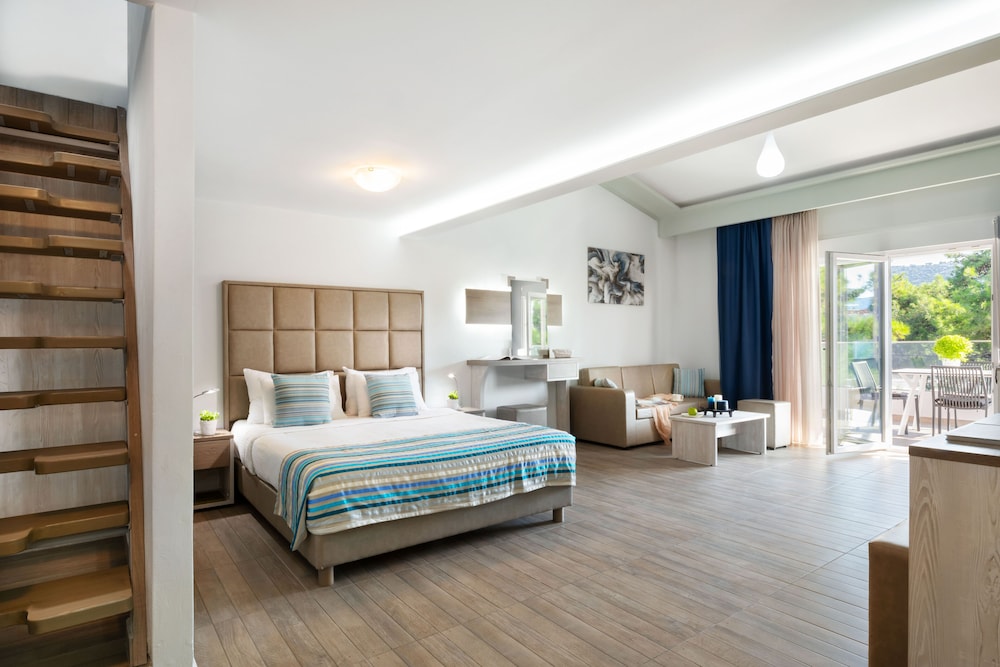 Grand, Suite, 2 Double and Twin Beds, Sofa