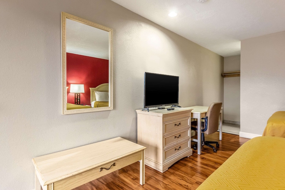Econo Lodge Berea 32/37