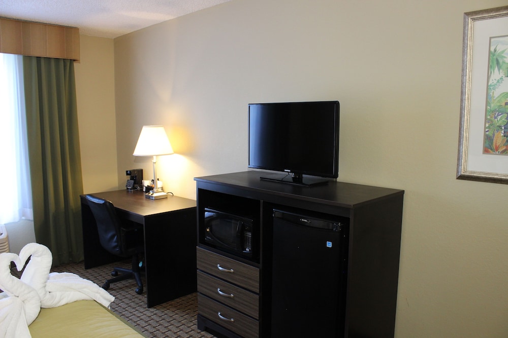 Baymont by Wyndham Fort Myers Airport 36/41