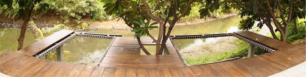 Phetnamneung Resort 11/22