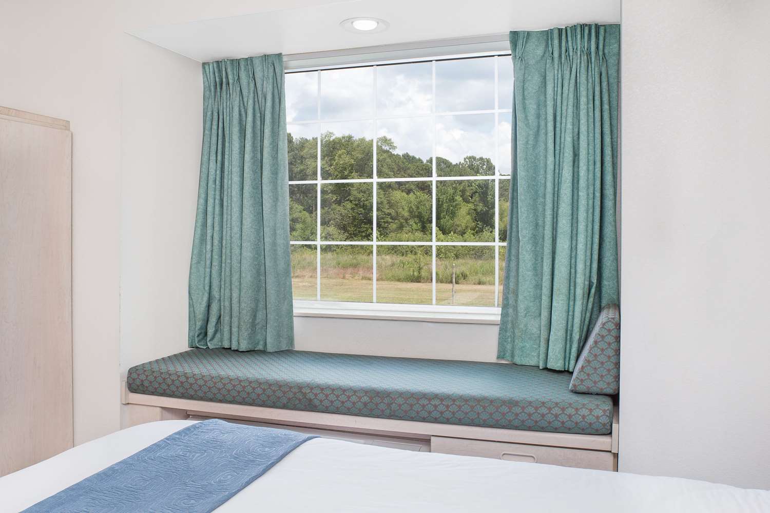 Microtel Inn By Wyndham Broken Bow 15/27